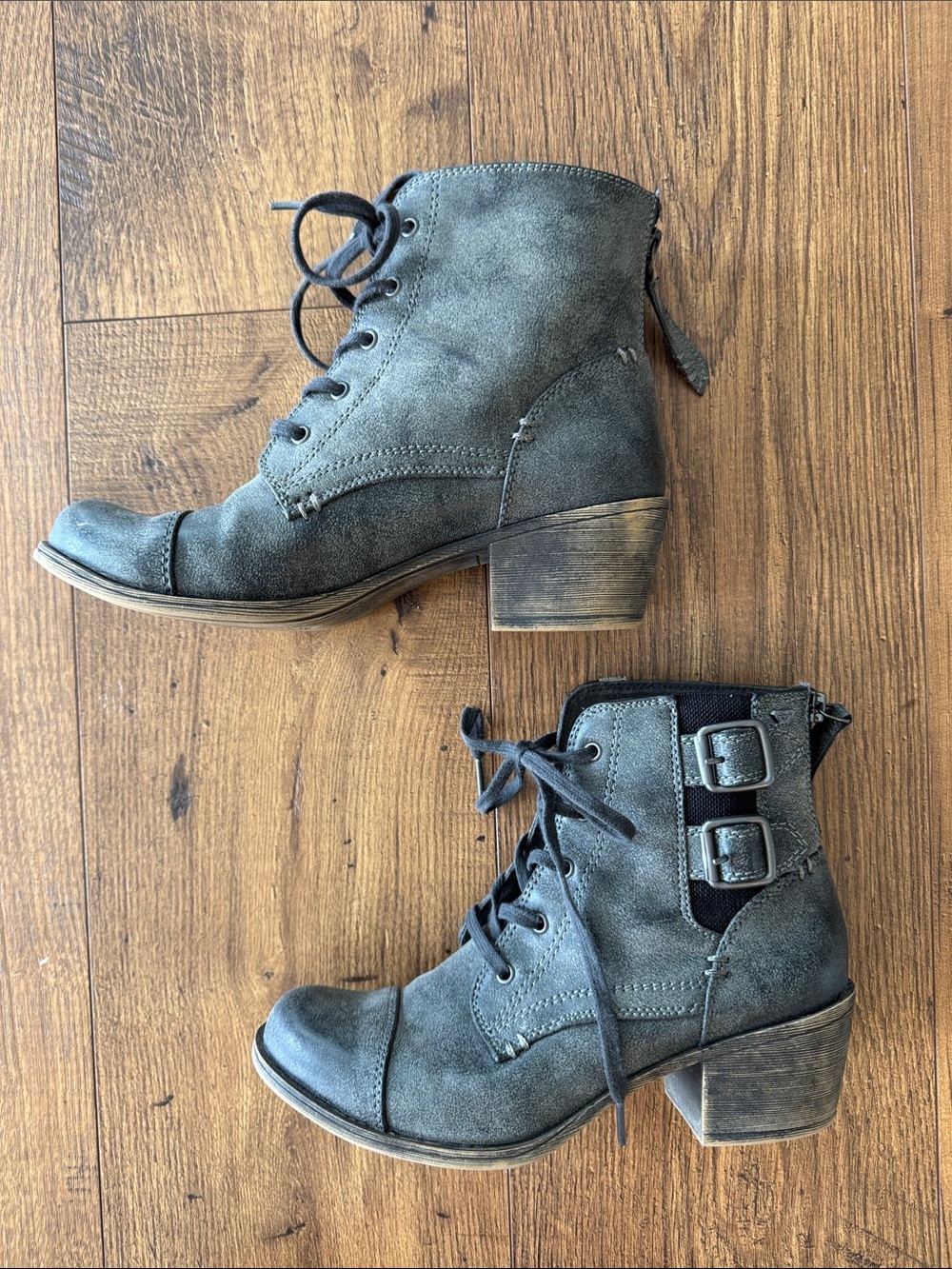 Roxy women’s boots / booties, grey, size 7